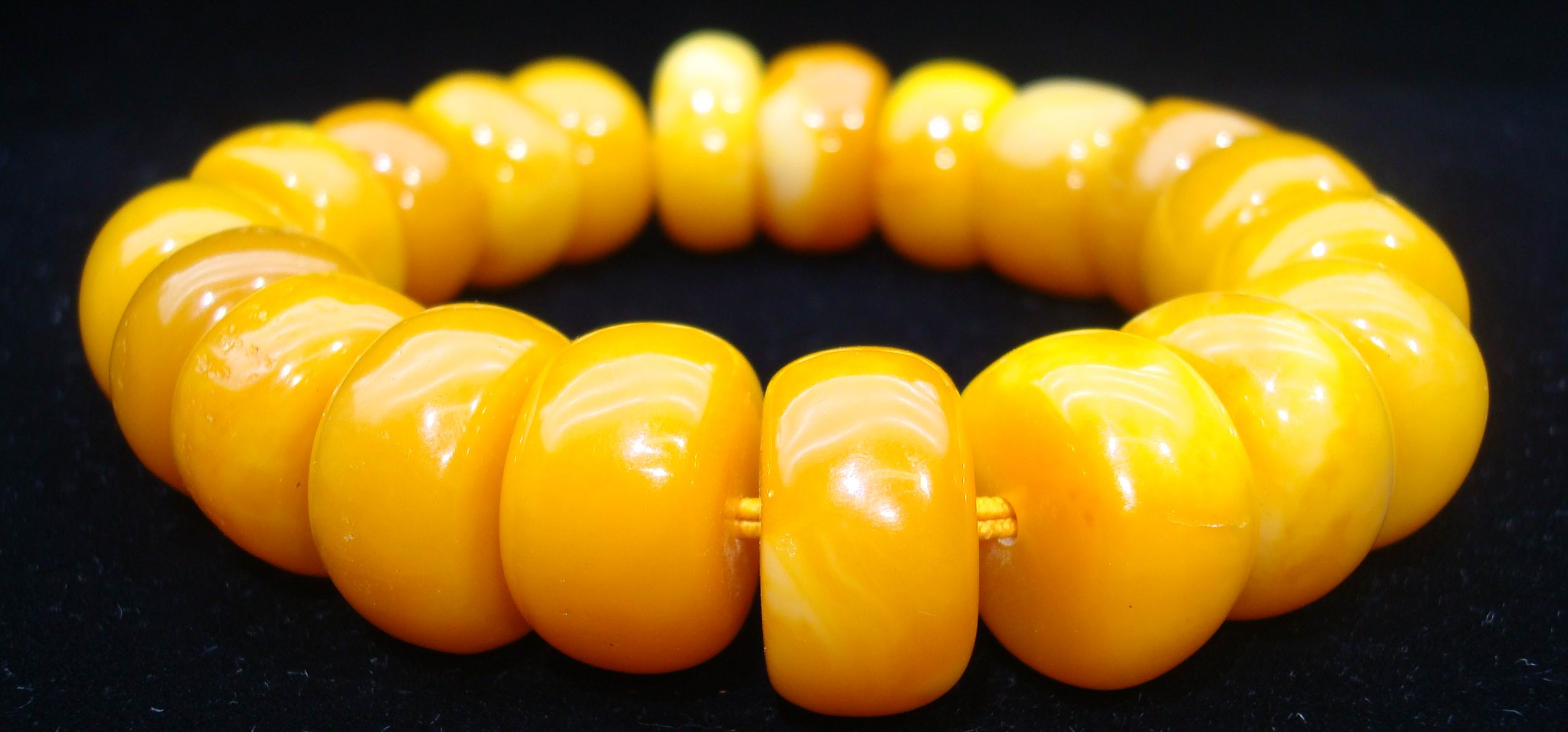 老蜜蜡挂件效果图,精美蜜蜡吊坠一套