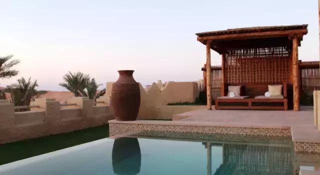 「阿布扎比」与世隔绝,充满神秘色彩の沙漠皇宫酒店