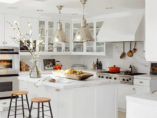 油烟机里喷点它污垢自动掉下来,怎样去除油烟机污垢的快速方法