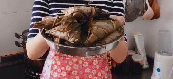 糯米粽子要不要泡,粽子糯米不要白色