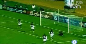 小罗挑球凌空抽射,足球技巧小罗野球