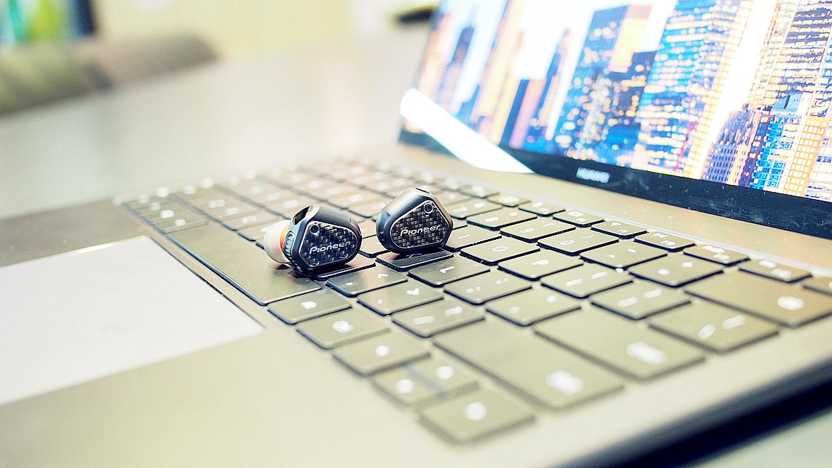 动圈式耳机煲机前后区别大吗,双动圈耳机和单圈哪个效果好