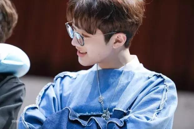 南韩爱豆红色系头发,为什么韩国爱豆染各种颜色的头发