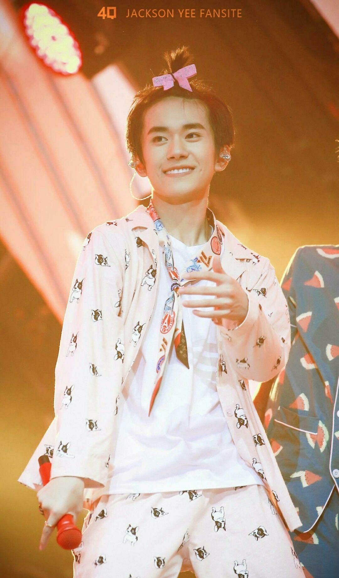 我家男神初长成易烊千玺街拍,易烊千玺年少成名百炼成钢