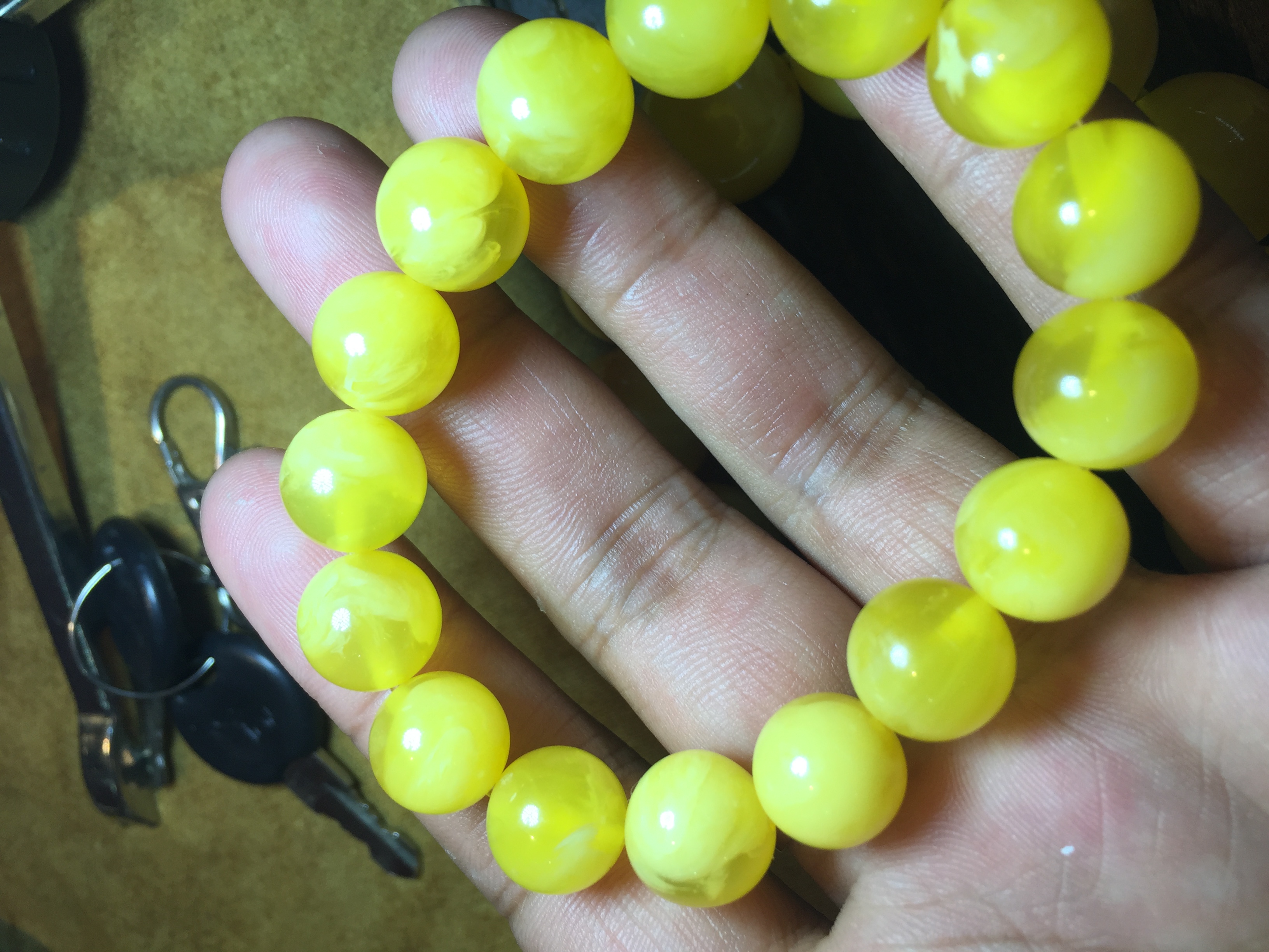 琥珀蜜蜡的真假鉴别的方法有哪些,鉴别琥珀蜜蜡靠谱的方法有哪些