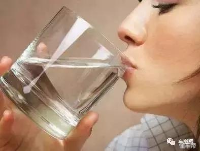 开车犯困红牛真的有用吗,开车喝红牛越喝越困