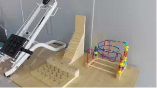 边耍“玩具”边治疗，吔，这个科室有点儿意思哦！