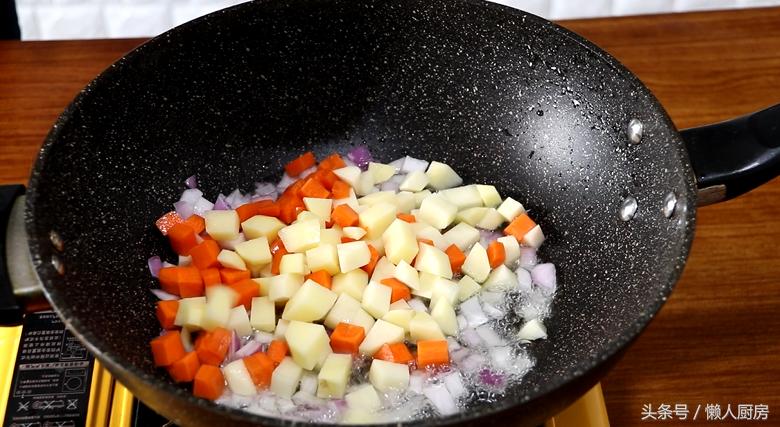 自己在家做好吃的咖喱蛋包饭,网红咖喱蛋包饭上面可加哪些酱