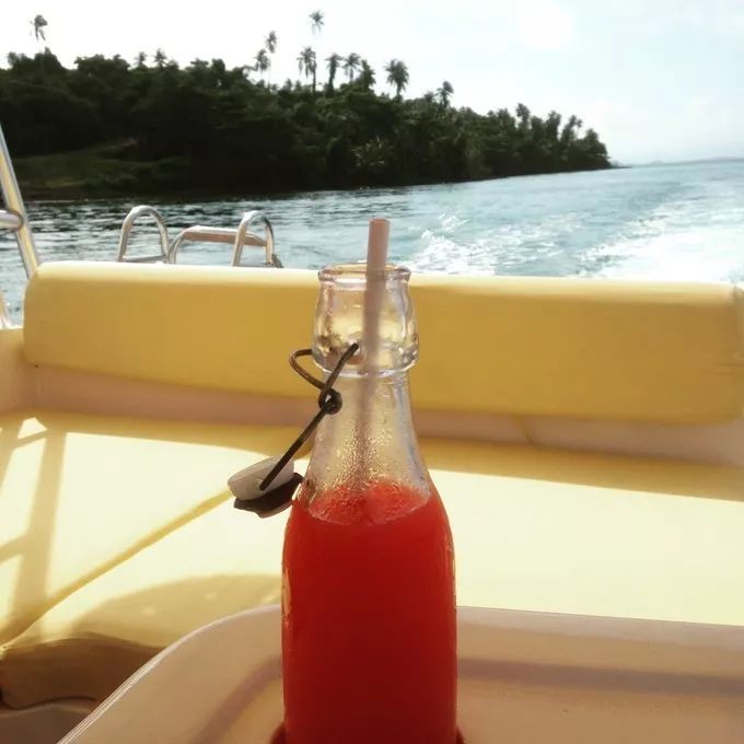 衣冠不整恕不招待厨师,衣冠不整不让进的饭店