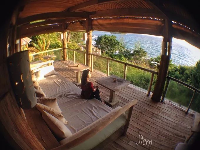 衣冠不整恕不招待厨师,衣冠不整不让进的饭店