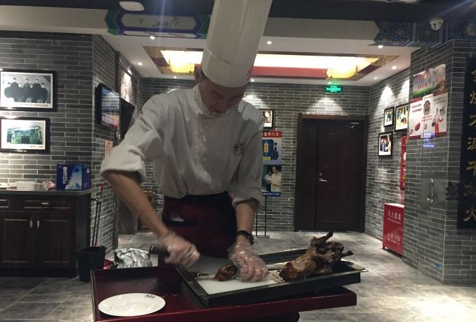 皮酥肉嫩满口留香,正宗的长春烤鸭