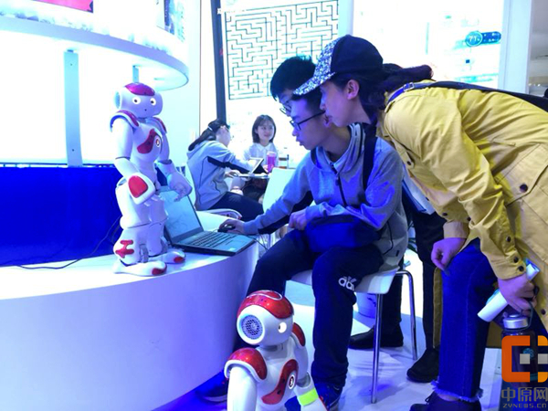 郑州二中亮相全国基础教育信息化应用展示交流活动现场带来独一无二的精彩