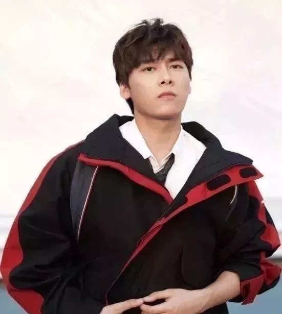 顺丰花1亿为员工定制耐克工作服,顺丰耐克联名工作服如何辨真假