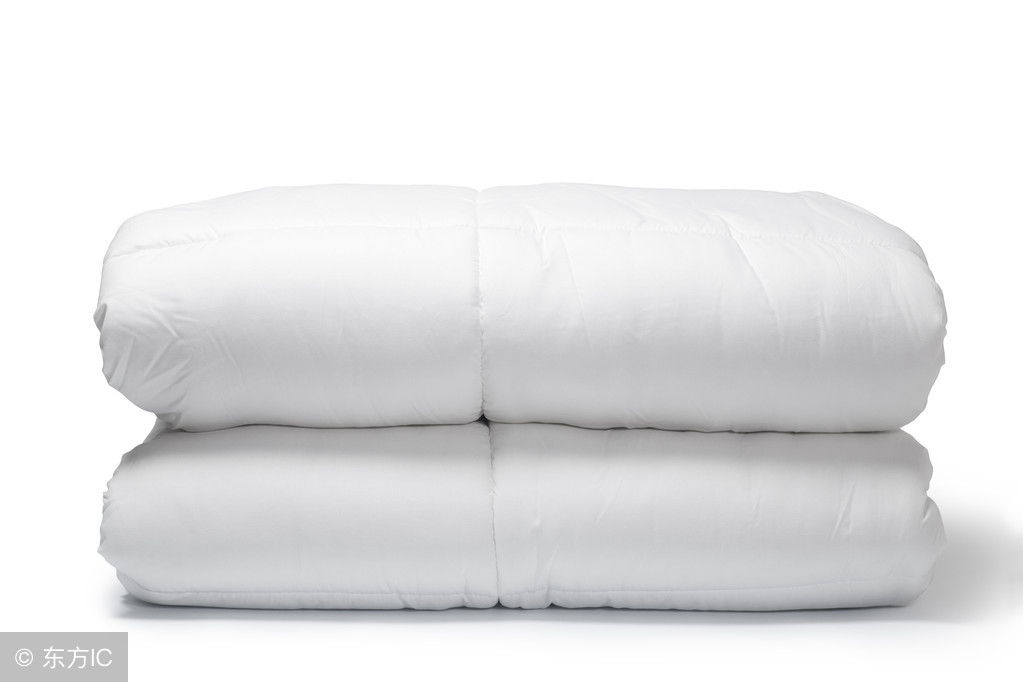 被子羽绒被蚕丝被现场制作,被子是买蚕丝被还是羽绒被