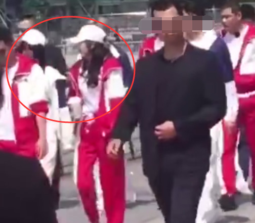 杨幂参加了几次跑男,杨幂baby同款造型现身机场