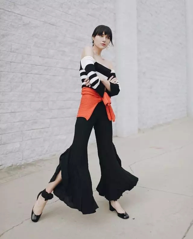 格纹元素撑起时尚,细格纹配条纹