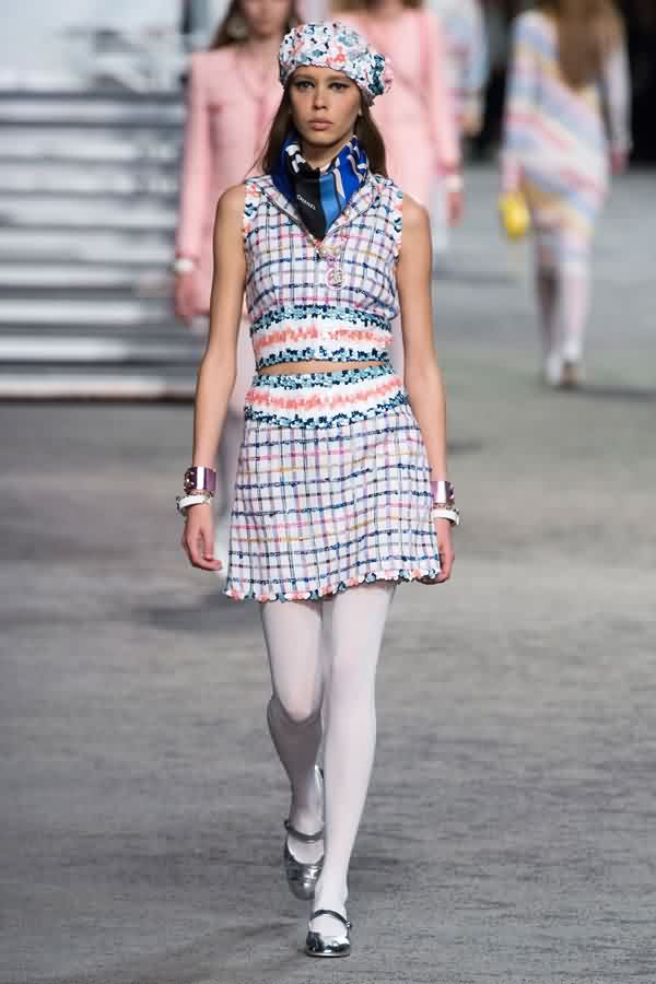 香奈儿巴黎时装秀价值多少,香奈儿巴黎皇宫大瀑布时装秀