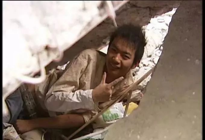 北川中学夹缝男孩是怎么被发现的,夹缝男孩郑海洋学历