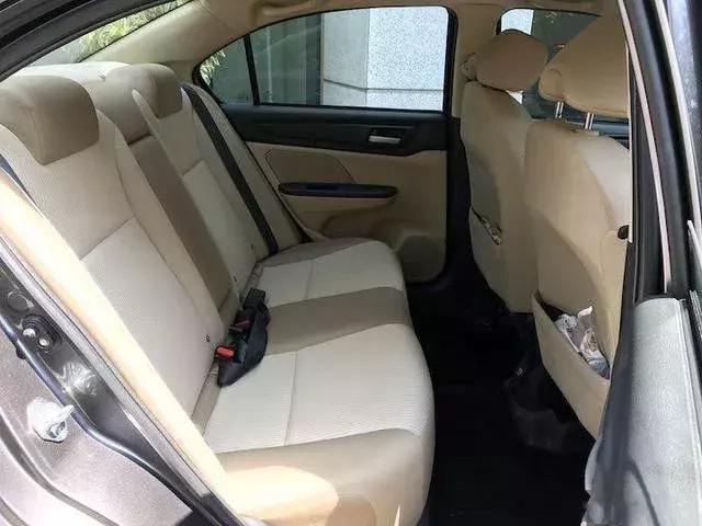 本田老款飞度三厢,2004款本田三厢飞度