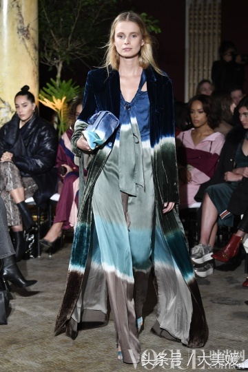 juicycouture天鹅绒运动套装搭配,juicycouture套装穿搭