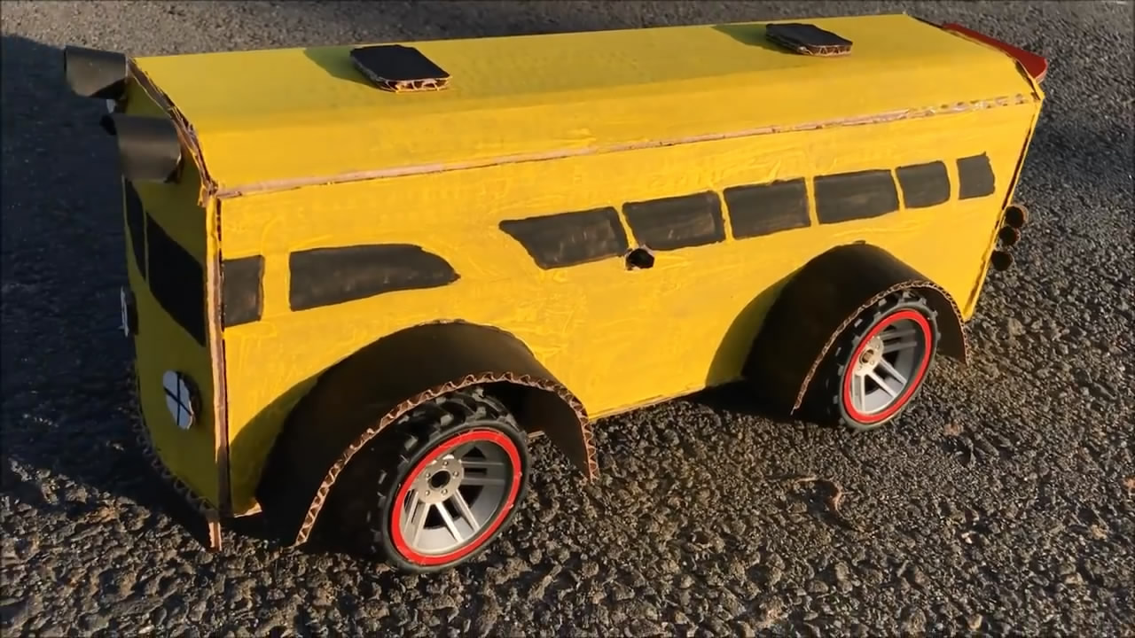 纸板公交车手工制作,手工公交车制作幼儿园纸箱