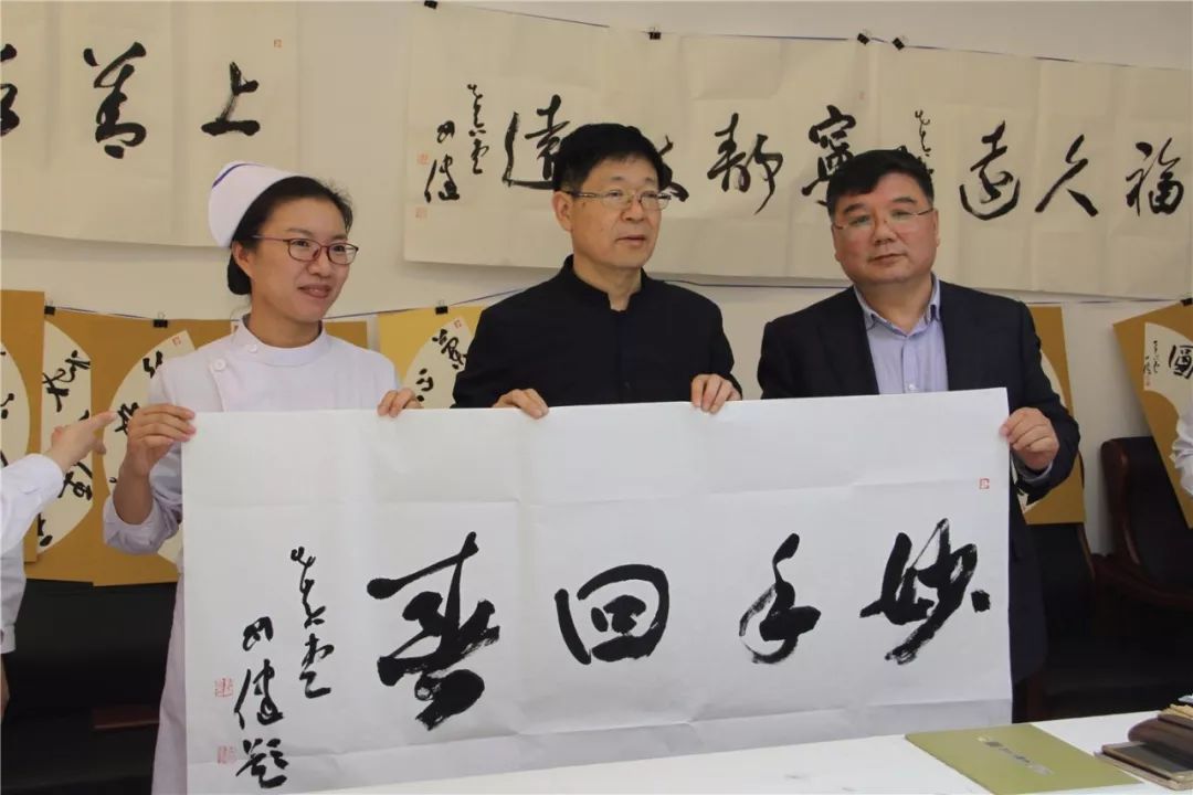 缘起书画暖五月，泼墨寄情护士节！