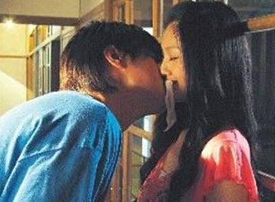 明星第一次拍吻戏怎么办,明星们拍吻戏怎样防止尴尬情况