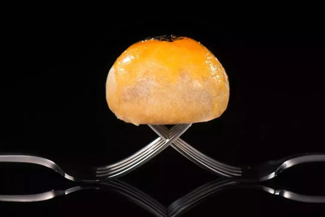 582位挑剔吃货盖章认证的一颗蛋黄酥,不红没天理,一上市便引爆了美食圈!