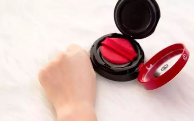 这些骗钱烂脸的玩意儿请原地爆炸！