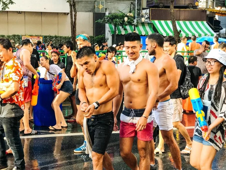 泰国文化礼仪之泰国水灯节,泰国水灯节开幕式视频