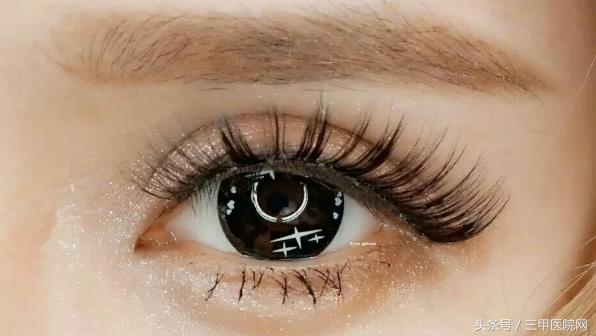 彩色隐形眼镜可以用护理液吗,彩色隐形眼镜其实是黑色怎么回事