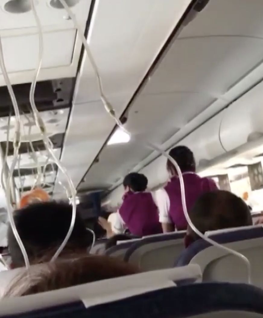 川航机长首次露面，亲述“空中浩劫”惊魂经历：副机长半个身子被吸出窗外、温度骤降外加强风力袭击……