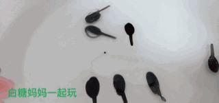 神笔白糖：我在盘子里画了只蝌蚪，加了点水，它就活过来游走了！