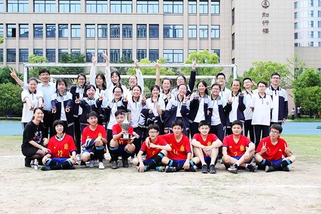 “校长在线”来了，快为闻涛中学男神校长打call~