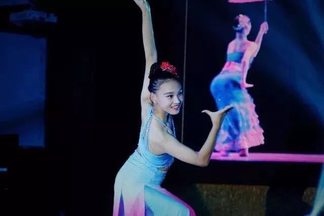 “校长在线”来了，快为闻涛中学男神校长打call~