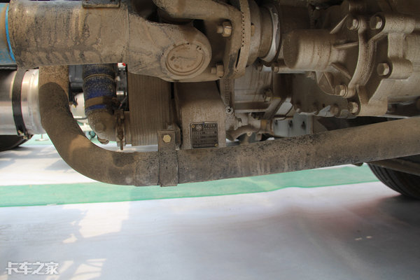 13升430马力LNG发动机,这台天然气重卡的驾驶室也能拉窗帘