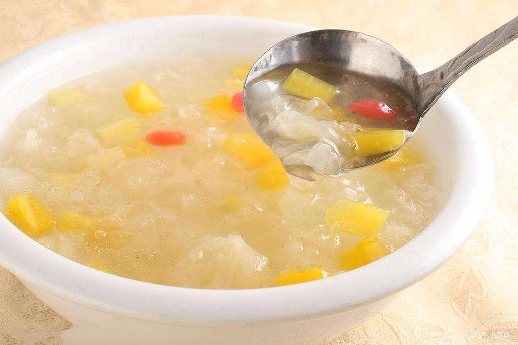 宝宝感冒咳嗽厉害脸上有几个红点,小孩感冒咳嗽脸上起红疹子