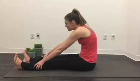 脖子疼正确锻炼视频瑜伽,瑜伽练习脖子的动作