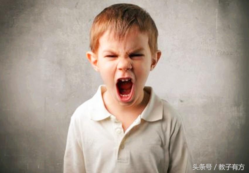 8岁小孩脾气大暴躁易怒伤害自己,三岁孩子暴躁易怒脾气大怎么回事