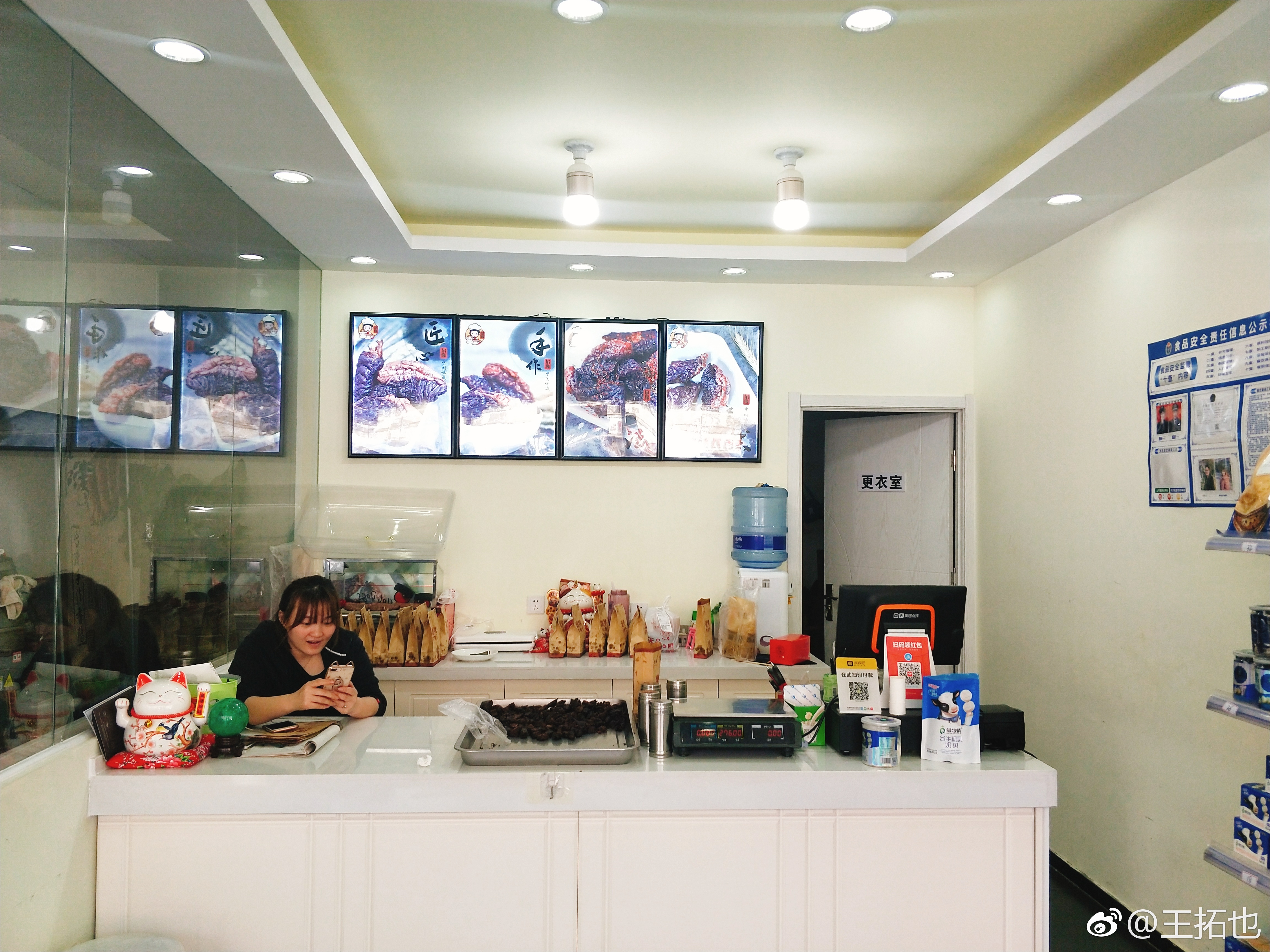 现烤的牛肉干烤得出油真解馋,津味牛肉干