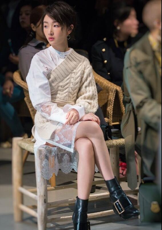 杨幂和周冬雨代言维密被夸身材好,周冬雨杨幂同款代言