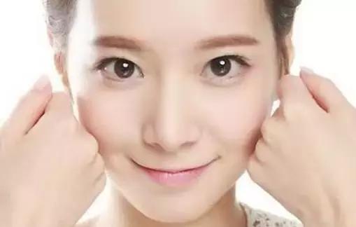 鼻子黑头多毛孔粗大出油怎么办,鼻子黑头出油怎么办小窍门