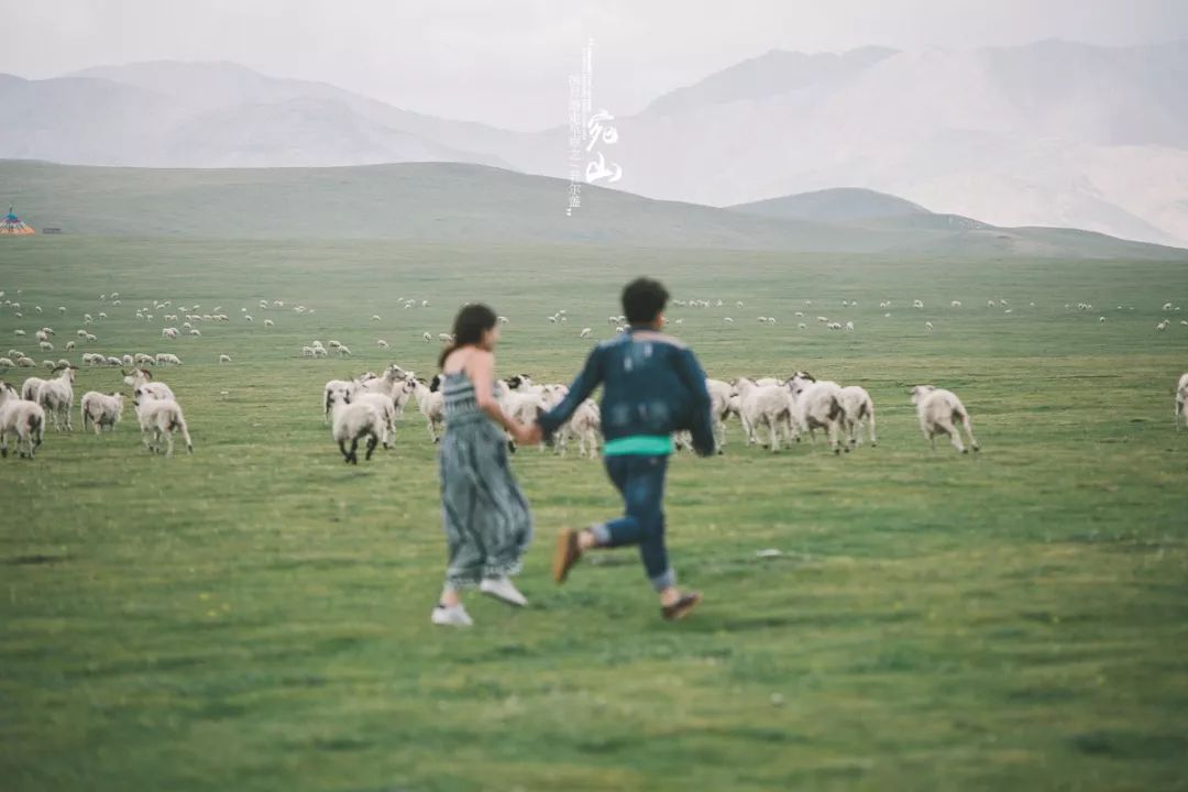 连绵的群山、广袤的草原、蜿蜒的河流……它就是独一无二的若尔盖