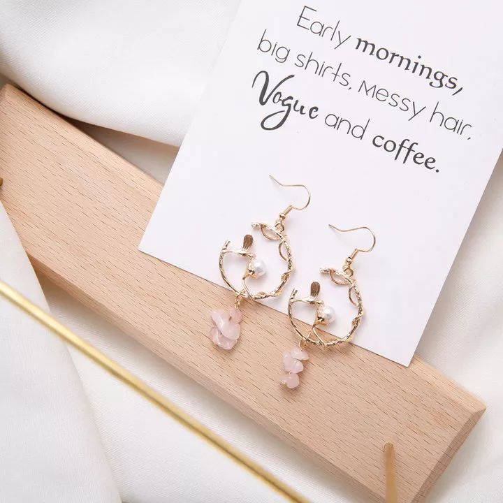 520领了券还可以赠送吗,520送女朋友一只口红够了吗