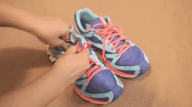 新小白鞋磨脚处理4种方法,新鞋挤脚怎么办运动鞋