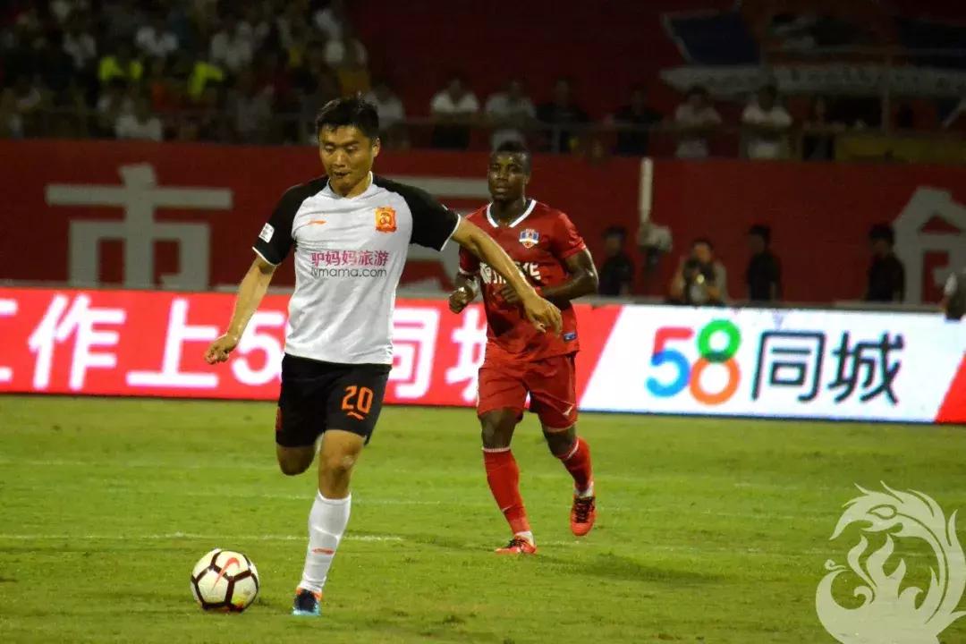 为爱前行｜足球之乡演绎精彩对决，武汉卓尔队客场0:0梅州客家队