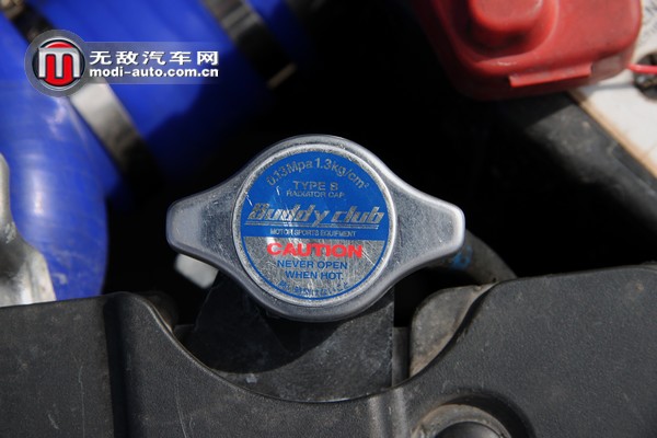 这个聚会里面没有一辆合法的车！