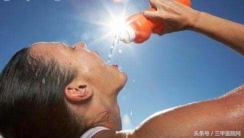 中暑怎么刮痧中暑的急救小妙招,中暑引发并发症