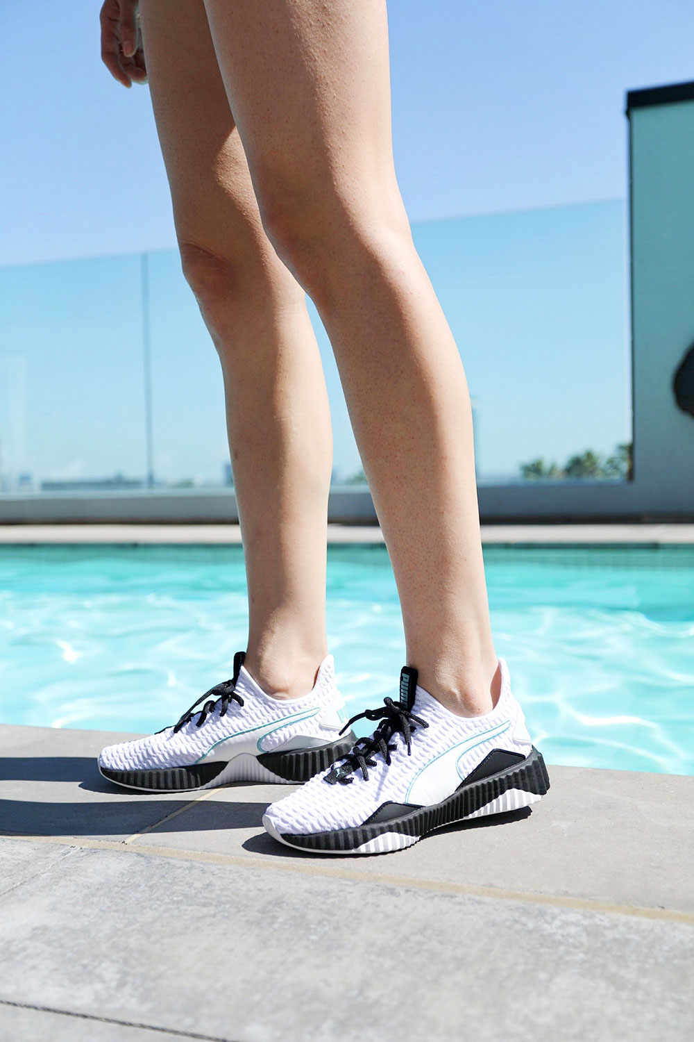 穿了这双新鞋显得腿好长!全球粉丝最多的明星亲自带货!