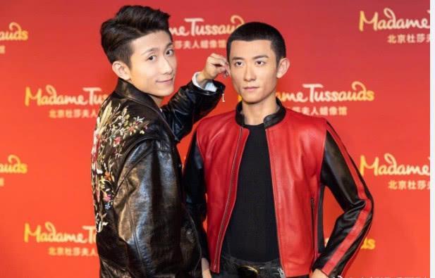李宇春蜡像首展亮相,蜡像丑的女星